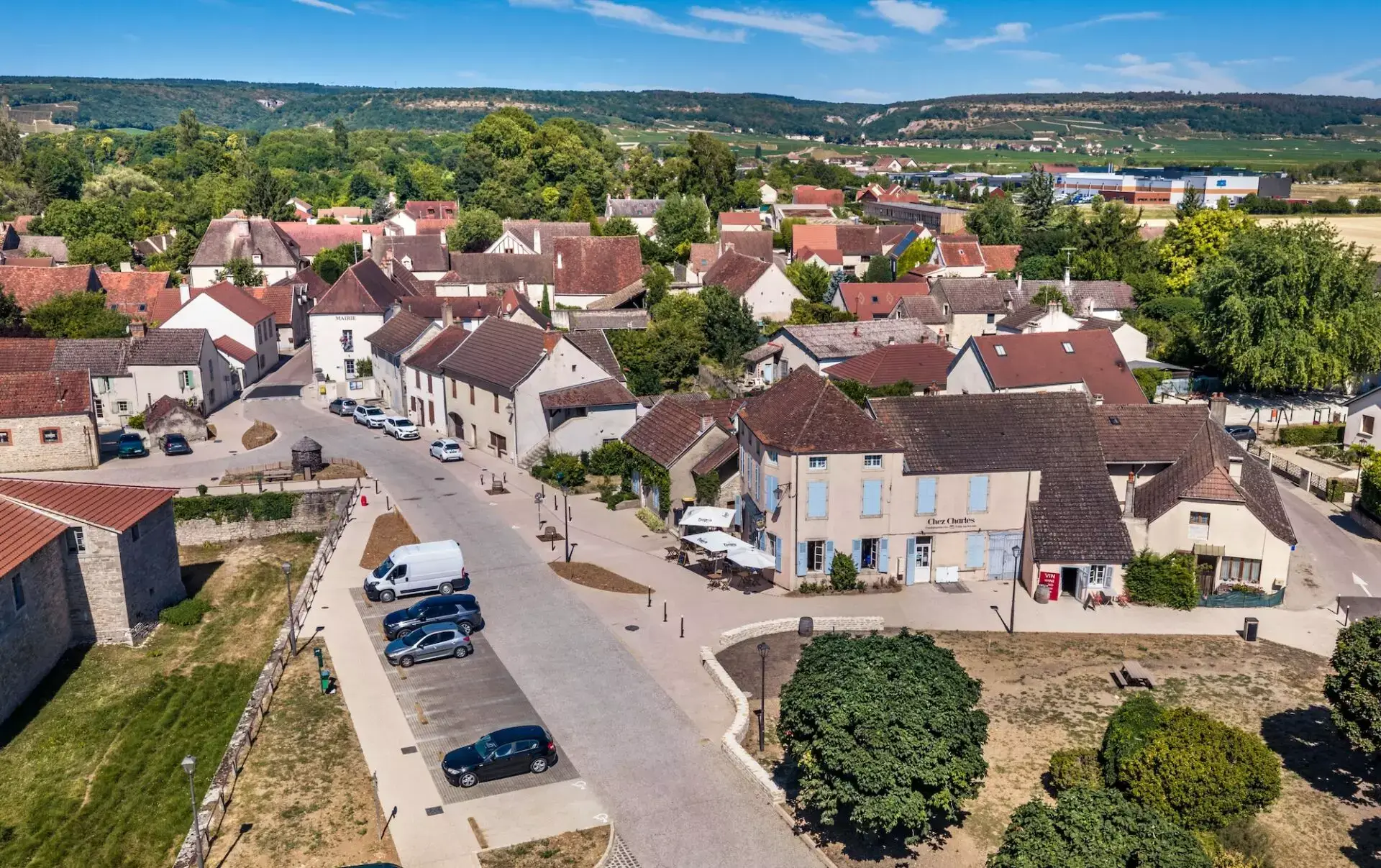 Gilly-lès-citeaux -Place du village